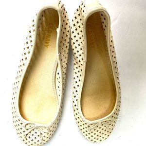 Old Navy Beige Cut Out Ballet Flats with Bow women’s shoes, New. 7M.